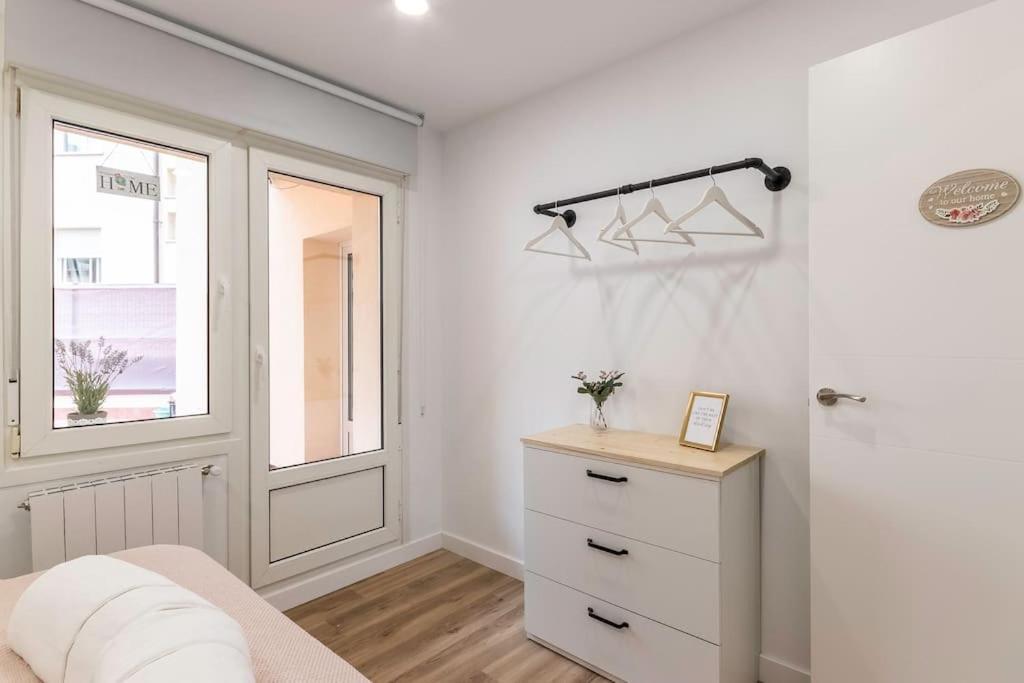 Apt In The Old Town With Cool Terrace!! Private Parking Bilbao Buitenkant foto